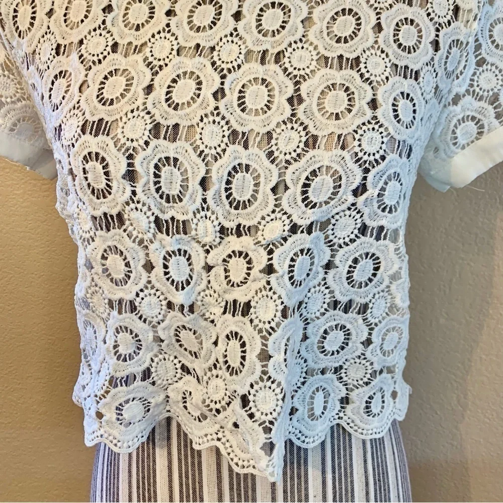 NWT L’Atiste Lace Crop Top Medium White Floral Crochet Design Lace-Up Back New - Picture 3 of 16